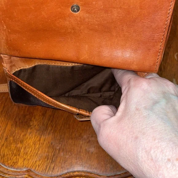 Vilenca Holland Leather Weaved Brown Wristlet 1 Spot on Front No Other Callouts - Picture 6 of 13